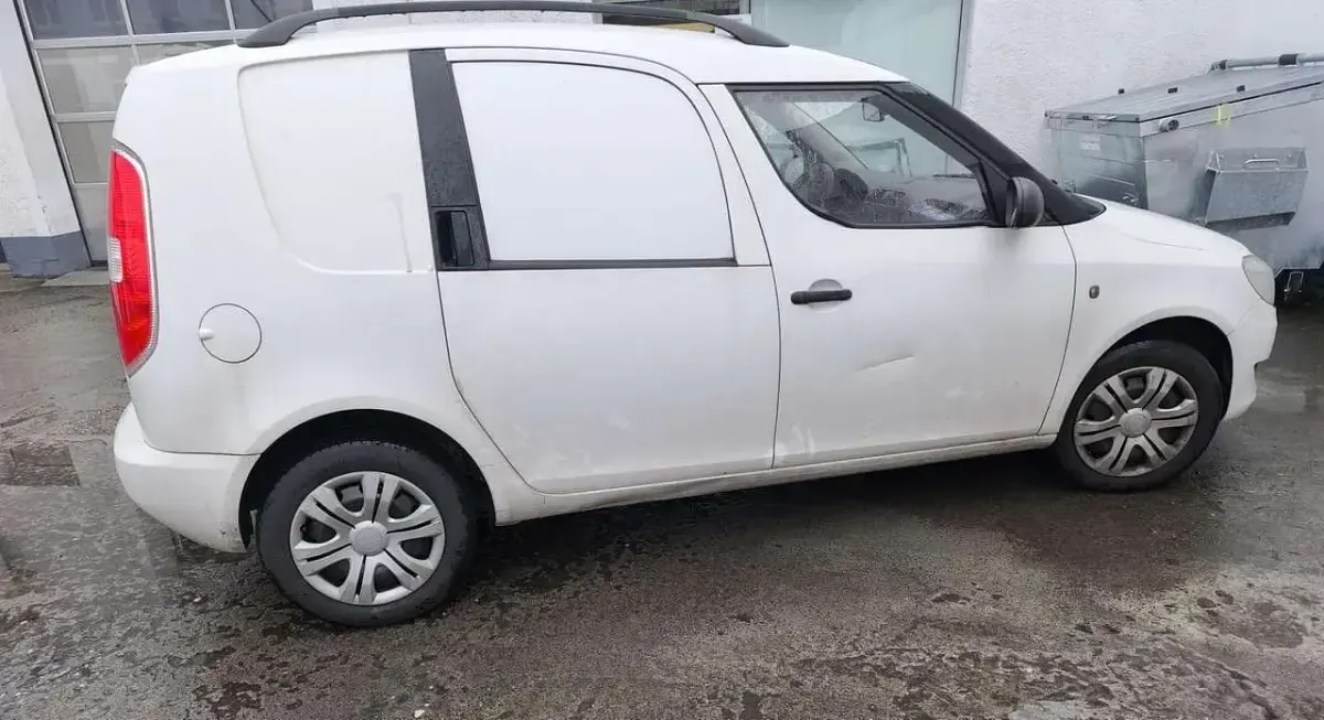 Gebraucht Skoda Roomster 90 PS (66 kW) 2012 Weiß Van / Kleinbus