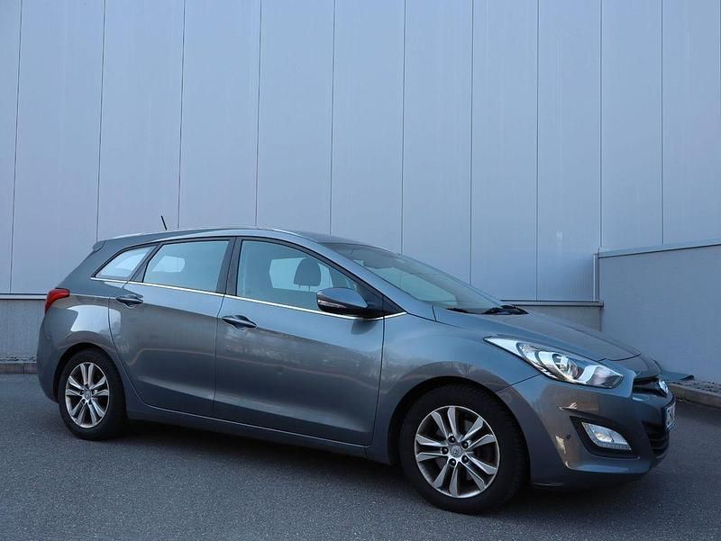 Gebraucht Hyundai i30 Trend 110 PS (80 kW) 2014 Grau Kombi