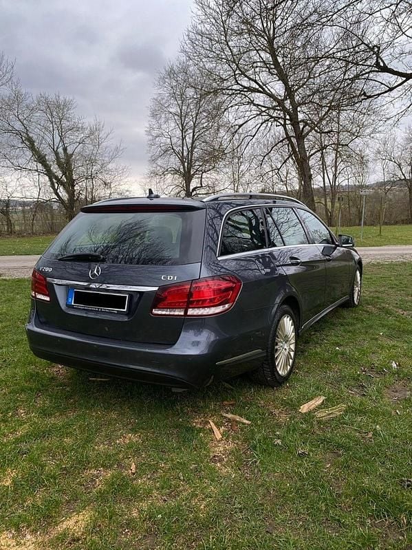 Gebraucht Mercedes E200 Elegance 136 PS (100 kW) 2013 Grau Kombi