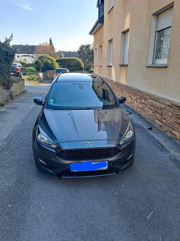 Gebraucht Ford Focus ST-Line 125 PS (91 kW) 2018 Grau Kombi