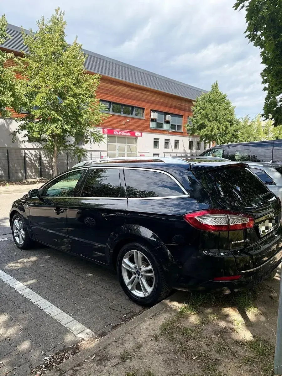 Gebraucht Ford Mondeo 160 PS (117 kW) 2011 Schwarz Limousine