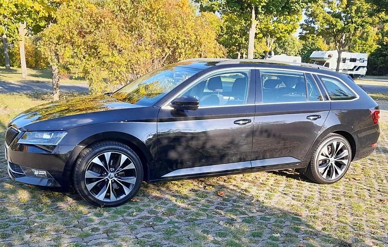 Gebraucht Skoda Superb Ambition 150 PS (110 kW) 2016 Schwarz Kombi