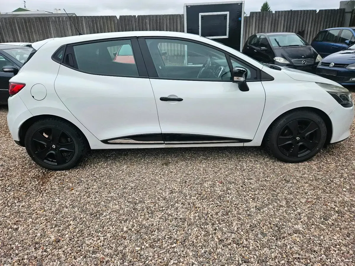 Gebraucht Renault Clio IV 90 PS (66 kW) 2014 Weiß Limousine