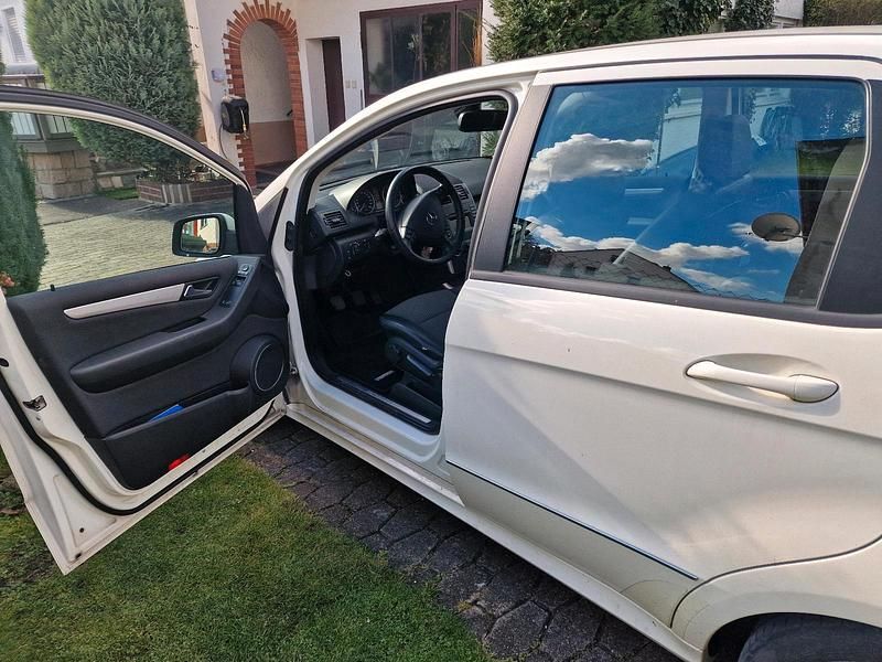 Gebraucht Mercedes A160 Avantgarde 95 PS (69 kW) 2009 Weiß Kleinwagen