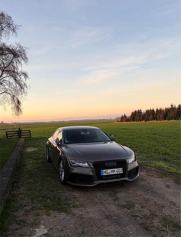 Grau Gebraucht 2011 Audi A7 Ambiente Limousine | 23.999 € - Bild 1/4