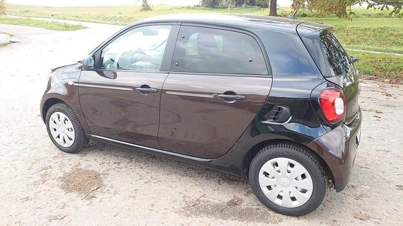 Braun Gebraucht 2018 Smart ForFour Kleinwagen | 11.500 € (Teuer) - Bild 1/4