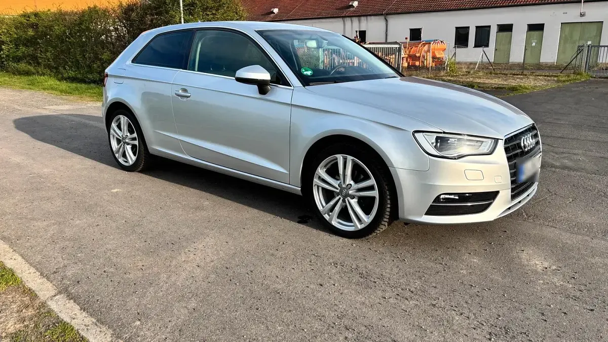 Używany Audi A3 S-Line 105 KM (77 kW) 2013 Srebrny Sedan/Limuzyna