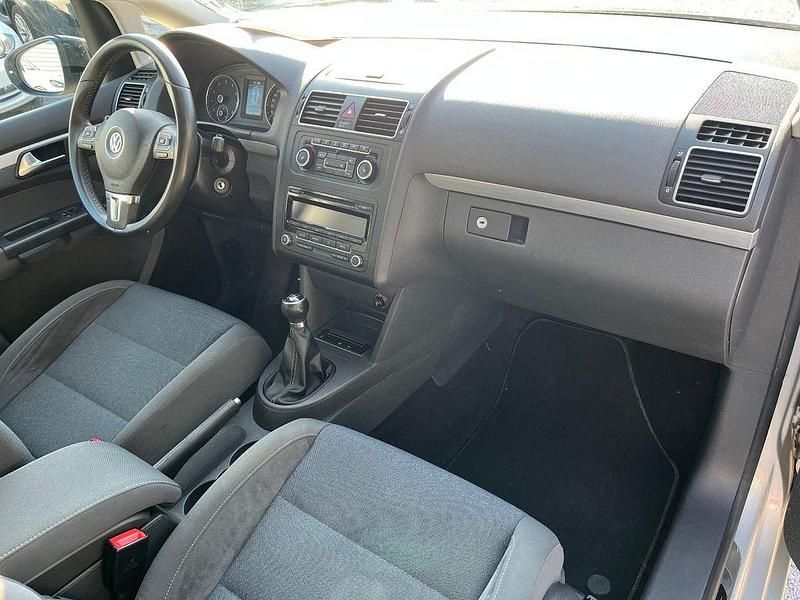 Gebraucht VW Touran Style 140 PS (102 kW) 2012 Silber Van / Kleinbus