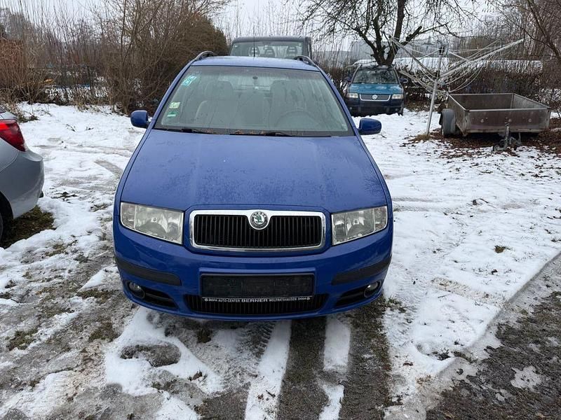 Blau Gebraucht 2005 Skoda Fabia Limousine | 999 € (Guter Preis) - Bild 1/4