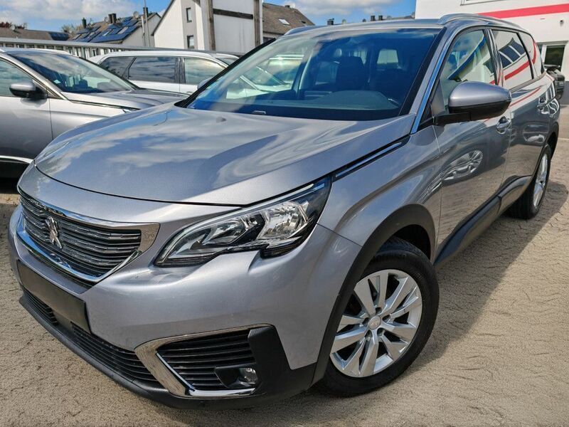 Grau Gebraucht 2019 Peugeot 5008 Van / Kleinbus | 12.257 € (Guter Preis) - Bild 1/4