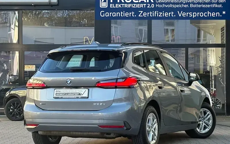 Gebraucht BMW 225 Active Tourer Luxury Line 245 PS (180 kW) 2024 Grau Van / Kleinbus
