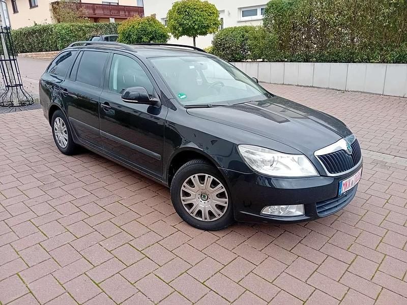 Schwarz Gebraucht 2012 Skoda Octavia Kombi | 4.600 € (Superpreis) - Bild 1/4