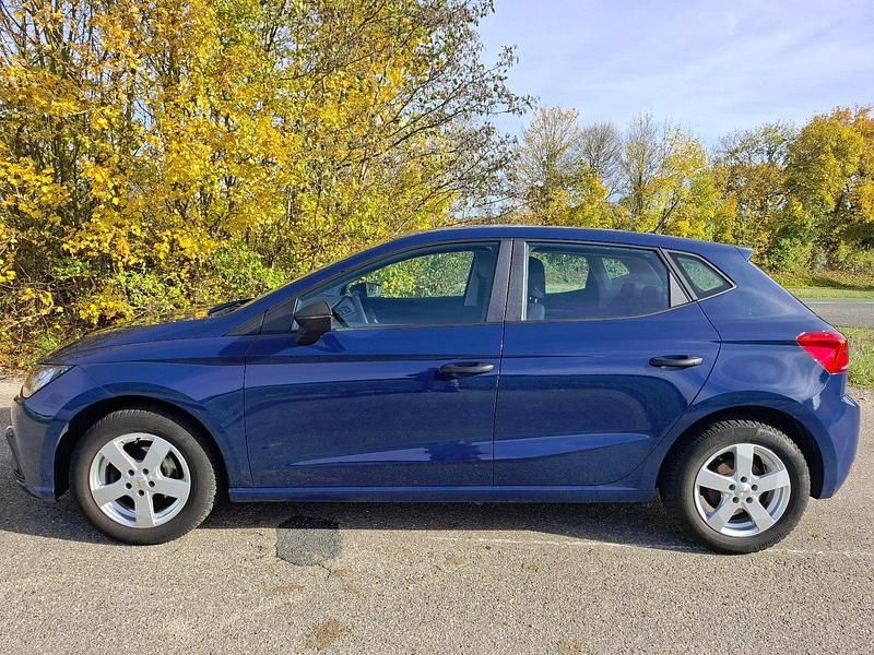 Blau Gebraucht 2018 Seat Ibiza Reference Kleinwagen | 7.600 € (Fairer Preis) - Bild 1/4