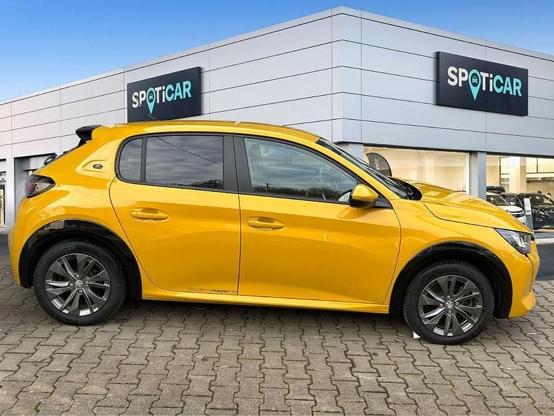 Gelb Gebraucht 2021 Peugeot e-208 Active Kleinwagen | 14.490 € (Fairer Preis) - Bild 1/4