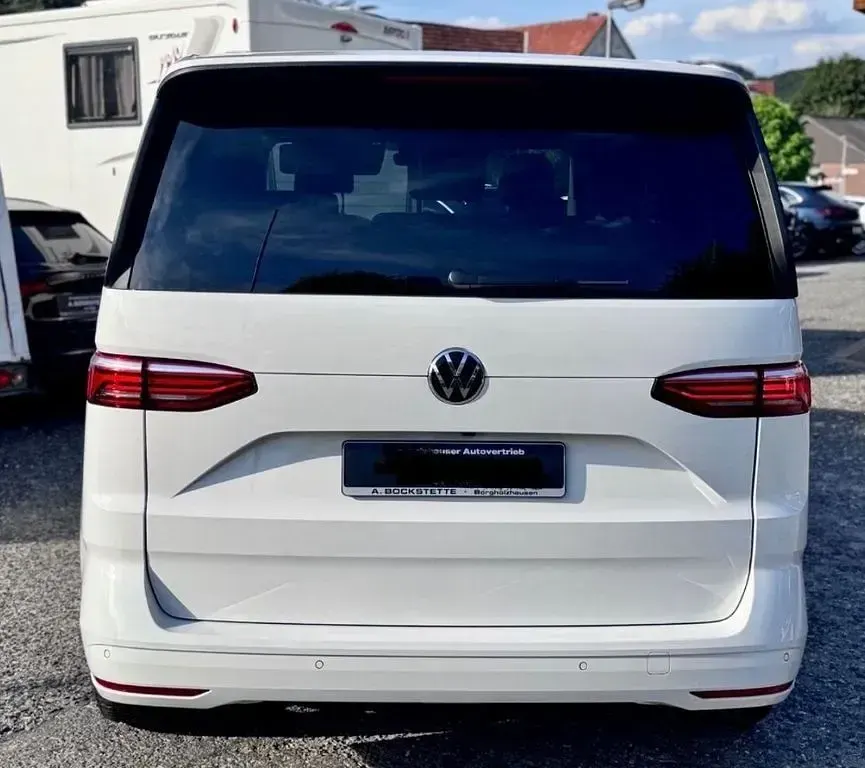 Gebraucht VW Multivan 150 PS (110 kW) 2024 Weiß Van / Kleinbus