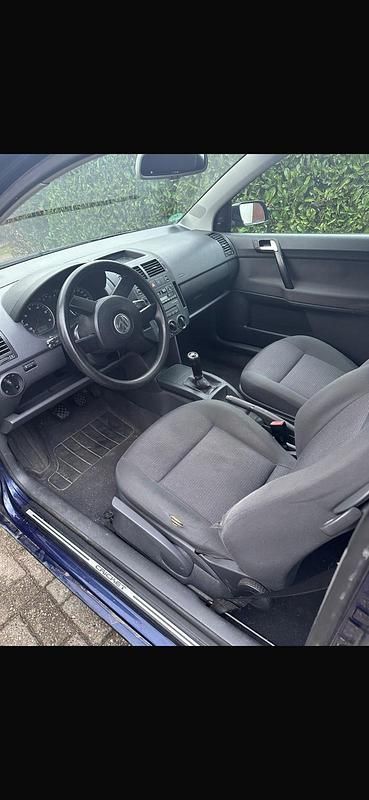 Gebraucht VW Polo 64 PS (47 kW) 2004 Blau Kleinwagen