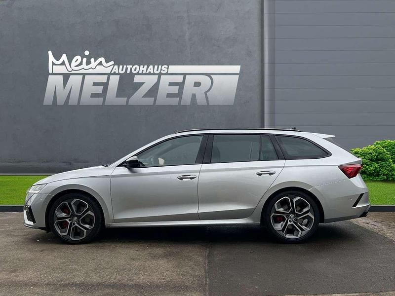 Gebraucht Skoda Octavia RS 245 PS (180 kW) 2023 Brilliantsilber Kombi