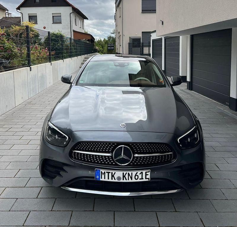 Grau Gebraucht 2020 Mercedes E300 AMG Limousine | 39.900 € (Etwas zu teuer) - Bild 1/4