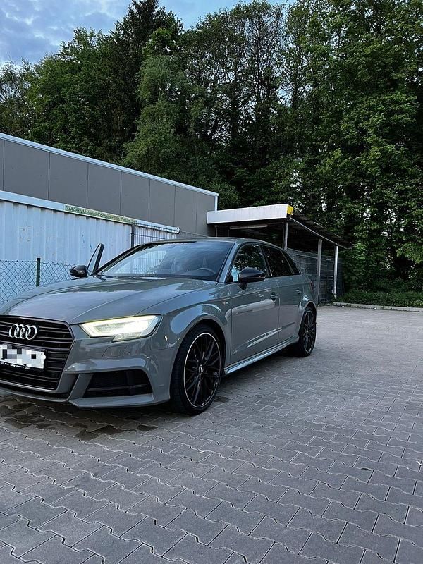 Gebraucht Audi A3 Sport 150 PS (110 kW) 2020 Grau Limousine