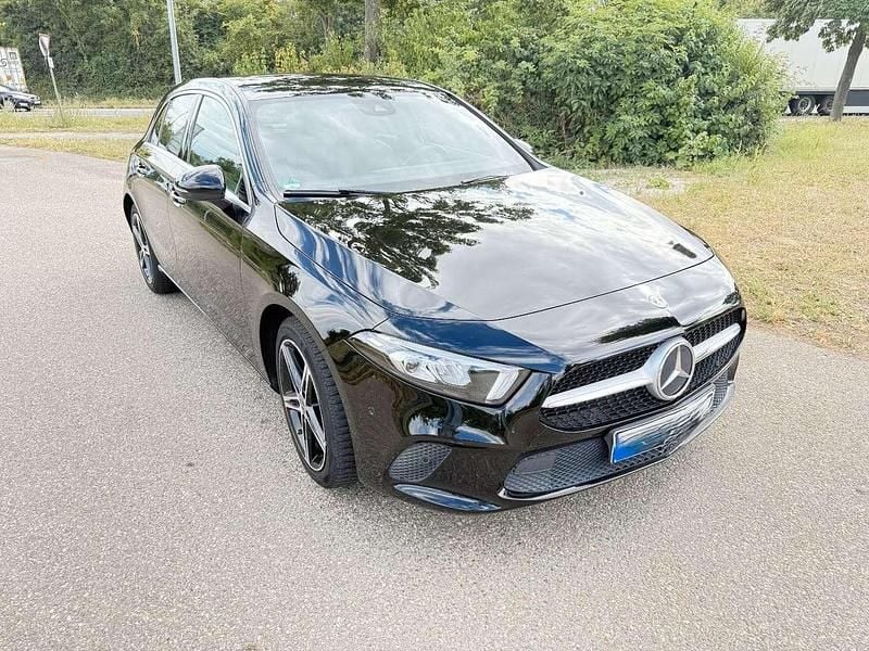 Schwarz Gebraucht 2019 Mercedes A180 Progressive Limousine | 18.650 € (Superpreis) - Bild 1/4