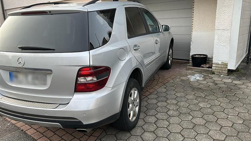 Gebraucht Mercedes ML320 224 PS (164 kW) 2006 Silber SUV