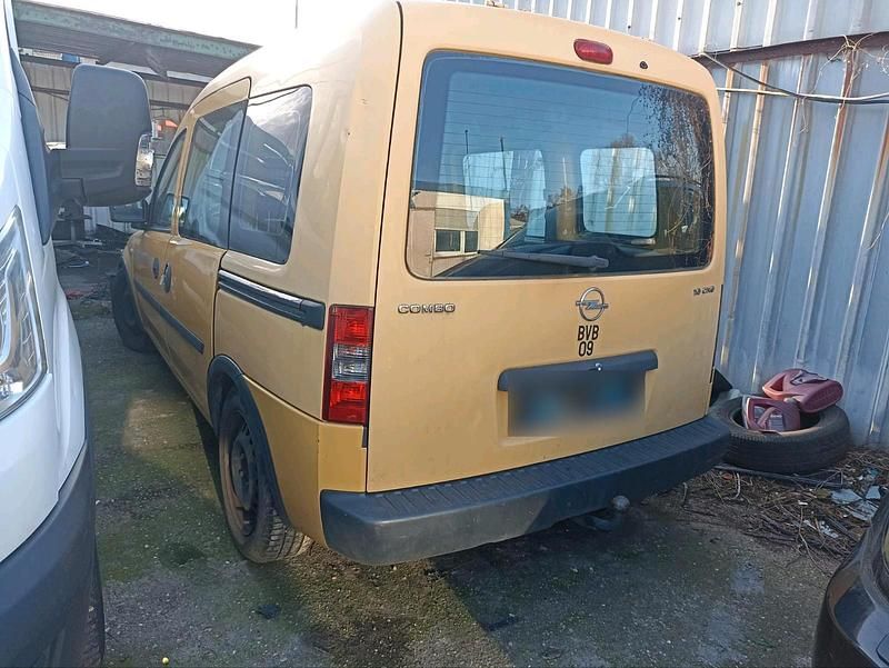 Usata Opel Combo 2006 Giallo Monovolume