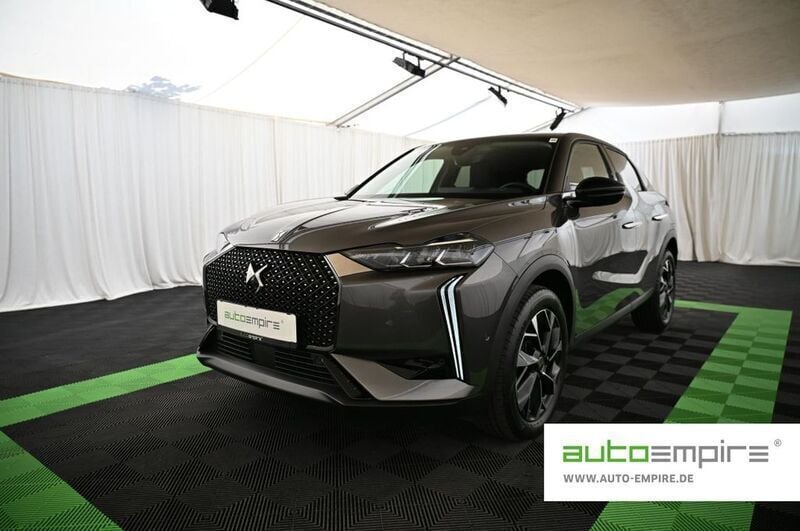 Grau Gebraucht 2024 DS Automobiles DS3 Opera SUV | 24.990 € (Guter Preis) - Bild 1/3
