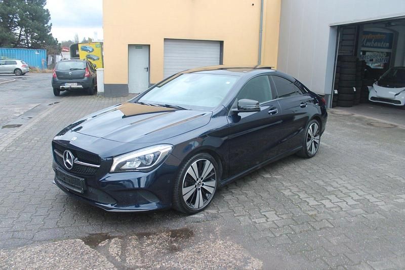 Blau Gebraucht 2018 Mercedes 220 Night Coupé | 24.999 € (Superpreis) - Bild 1/4