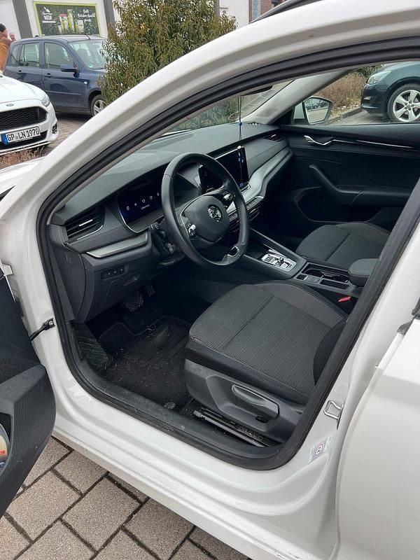 Weiß Gebraucht 2020 Skoda Octavia First Edition Kombi | 19.999 € (Superpreis) - Bild 1/4