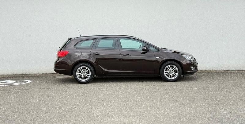 Gebraucht Opel Astra 140 PS (102 kW) 2012 Braun Kombi