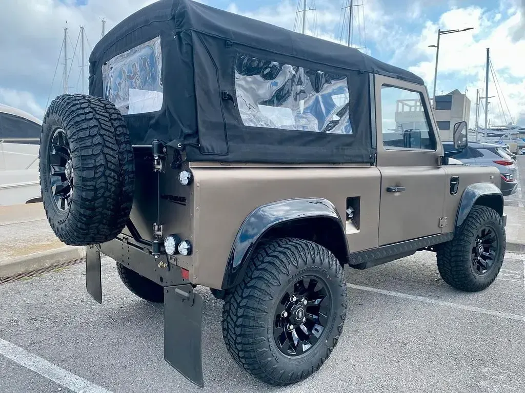 Gebraucht Land Rover Defender 113 PS (83 kW) 1994 Gold SUV