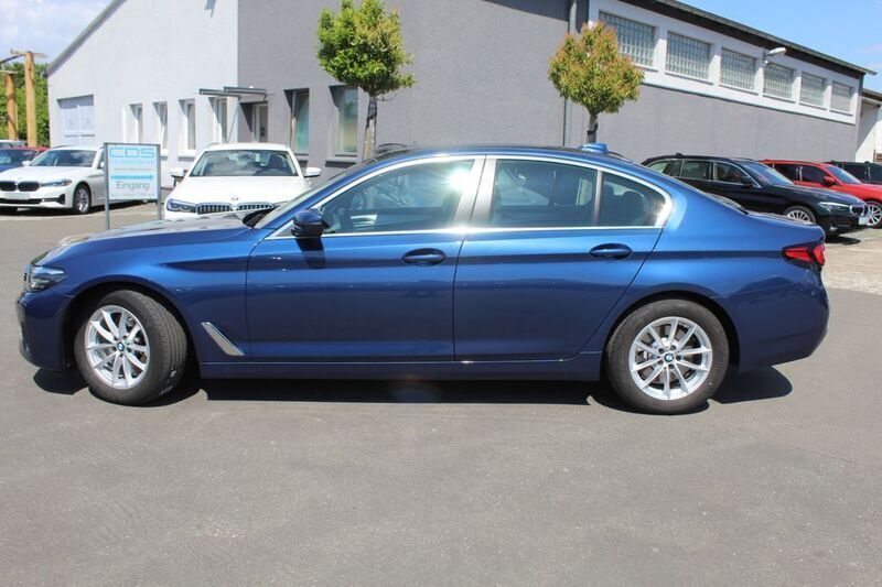 Phytonicblau metallic Gebraucht 2023 BMW 520 Limousine | 37.980 € (Guter Preis) - Bild 1/4
