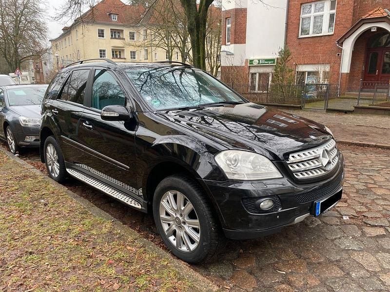 Schwarz Gebraucht 2006 Mercedes ML320 SUV | 4.450 € (Superpreis) - Bild 1/4