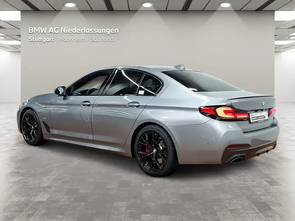 Gebraucht BMW 520 M Sport 184 PS (135 kW) 2023 Grau Limousine