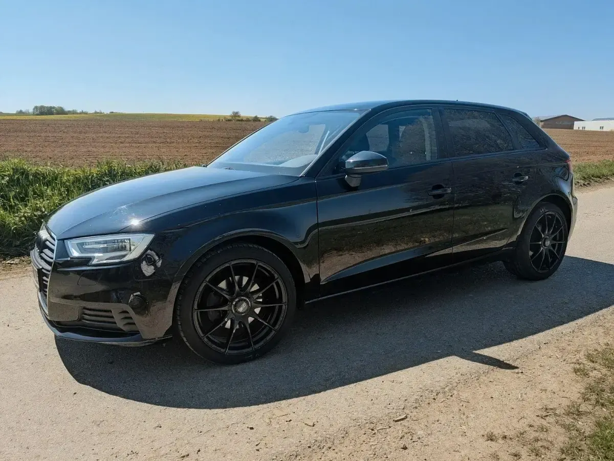 Second-hand Audi A3 116 CP (85 kW) 2016 Negru Berlinǎ