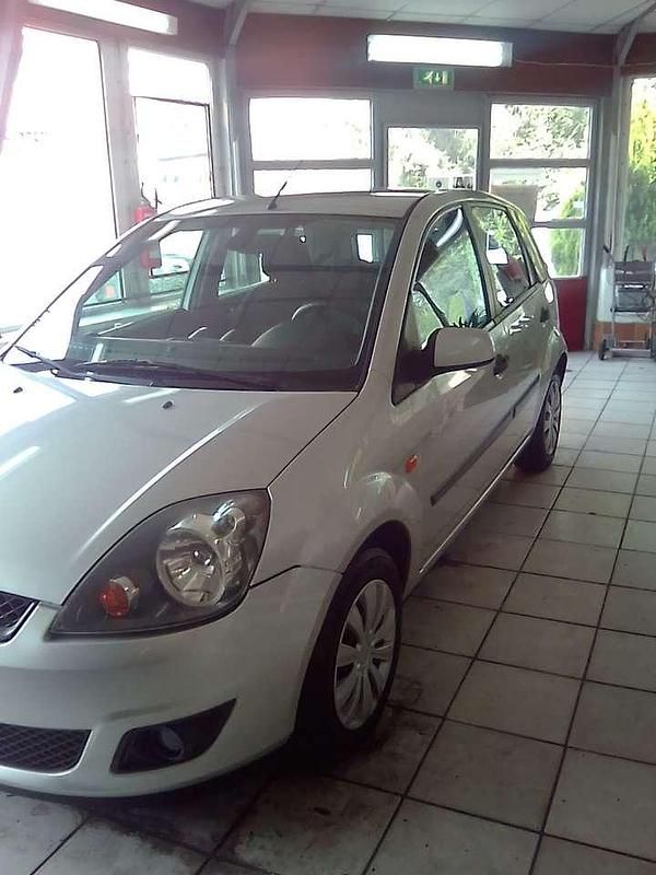 Gebraucht Ford Fiesta 80 PS (58 kW) 2006 Silber Kleinwagen