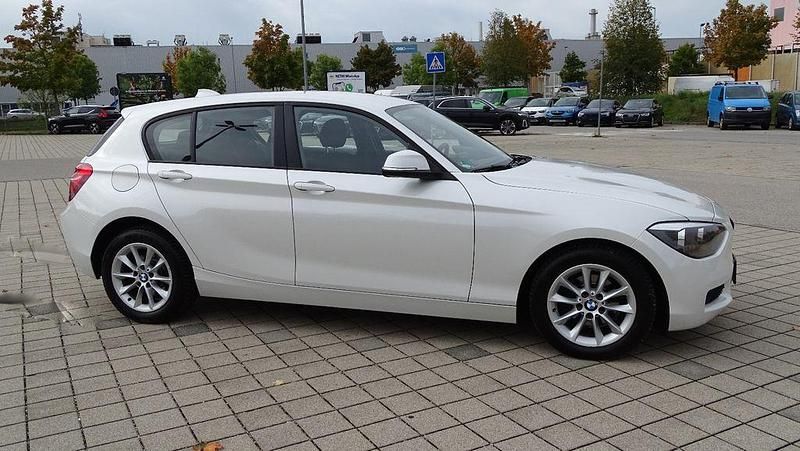 Gebraucht BMW 114 Advantage 102 PS (75 kW) 2012 Weiß Kleinwagen