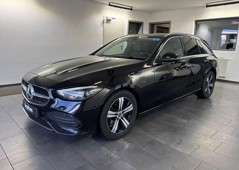 Schwarz Gebraucht 2022 Mercedes C200 Avantgarde Limousine | 21.498 € (Guter Preis) - Bild 1/4
