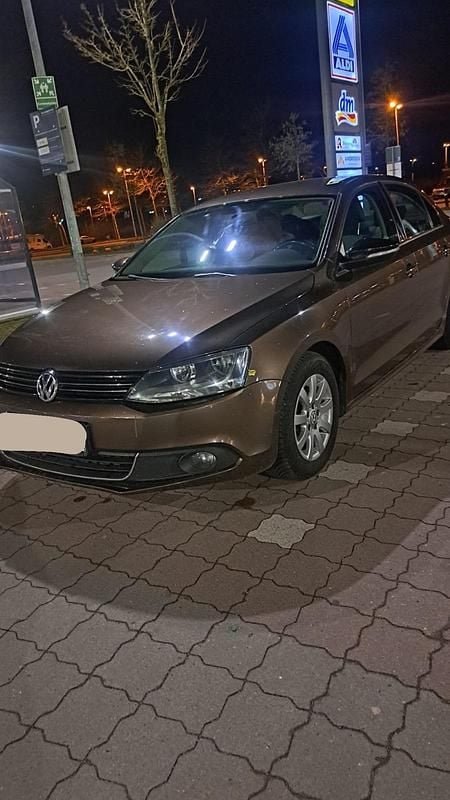 Gebraucht VW Jetta 140 PS (102 kW) 2011 Braun Limousine
