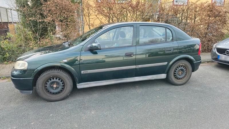 Gebraucht Opel Astra 101 PS (74 kW) 2000 Grün Limousine