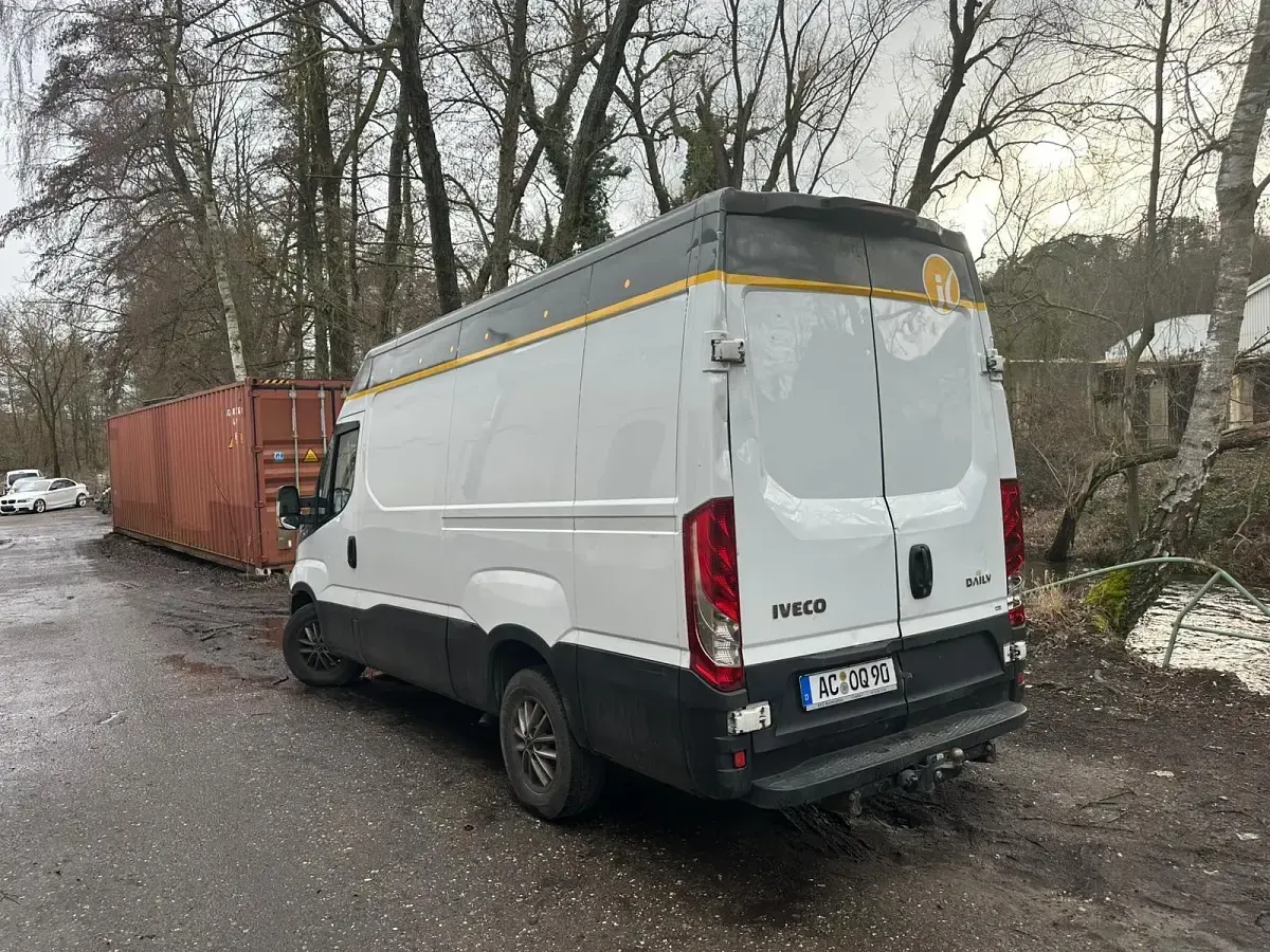 Second-hand Iveco Daily 126 CP (92 kW) 2016 Alb Monovolum