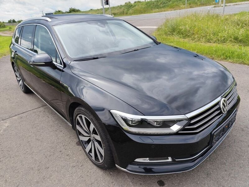 Deep black perleffekt Gebraucht 2015 VW Passat Highline Kombi | 19.900 € (Fairer Preis) - Bild 1/4