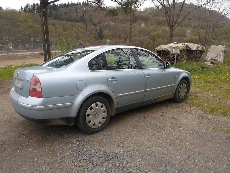 Gebraucht VW Passat 131 PS (96 kW) 2002 Blau Limousine