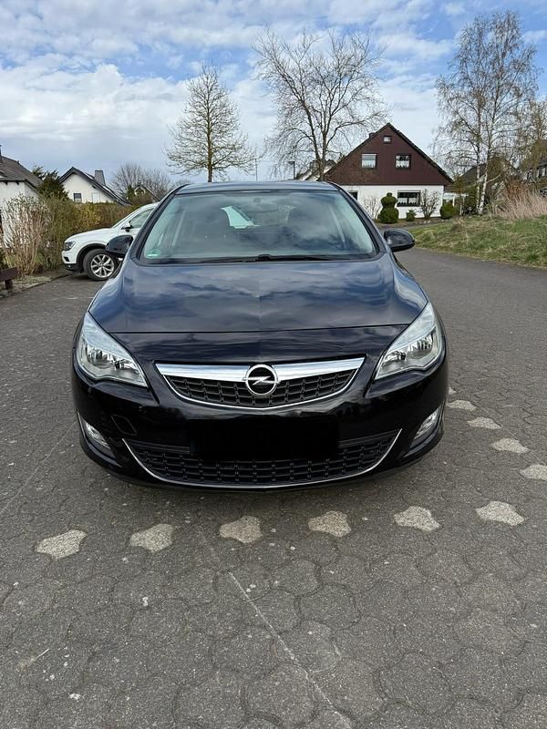 Gebraucht Opel Astra 115 PS (84 kW) 2010 Schwarz Limousine
