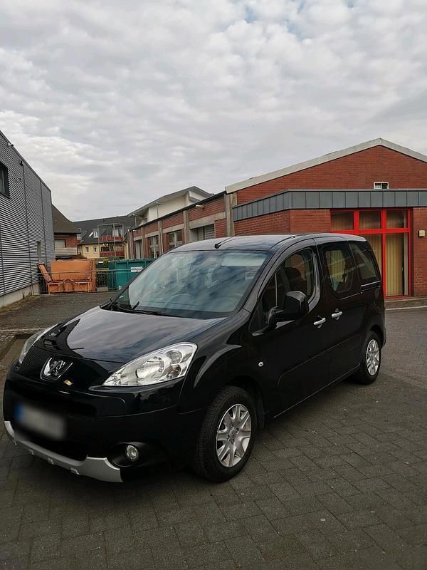 Schwarz Gebraucht 2010 Peugeot Partner Tepee Van / Kleinbus | 4.200 € (Fairer Preis) - Bild 1/4