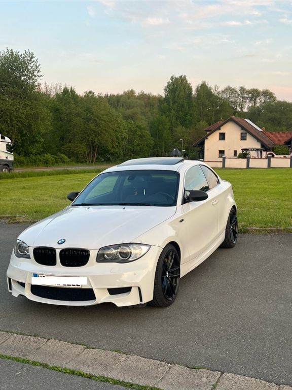 Weiß Gebraucht 2009 BMW 123 Kleinwagen | 9.000 € (Fairer Preis) - Bild 1/4