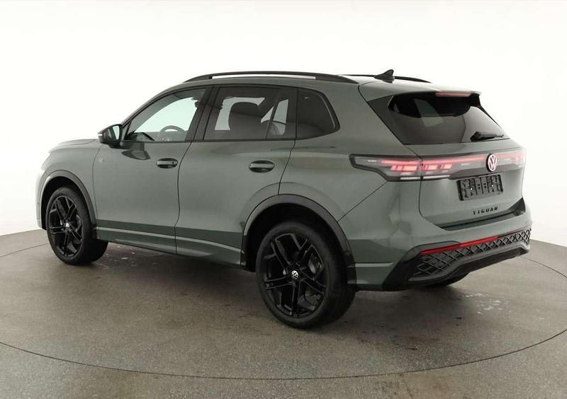 Neu VW Tiguan R-line 193 PS (141 kW) 2025 Cipressino grün metallic SUV