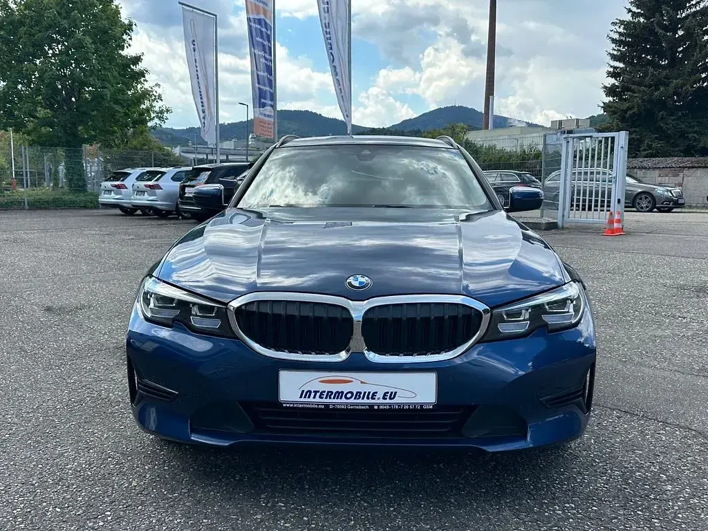 Gebraucht BMW 318 150 PS (110 kW) 2022 Phytonicblau Kombi
