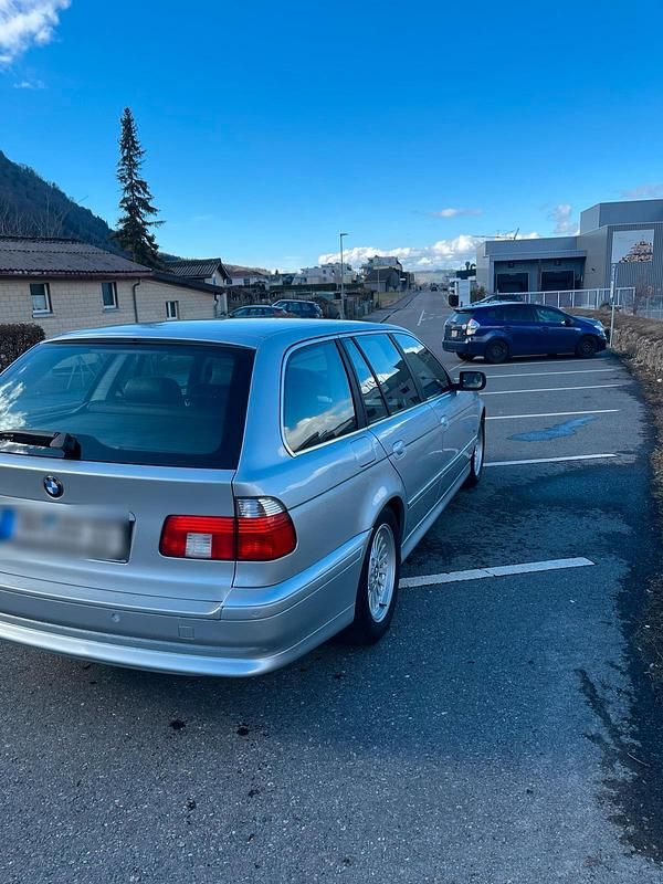 Gebraucht BMW 530 193 PS (141 kW) 2003 Silber Kombi