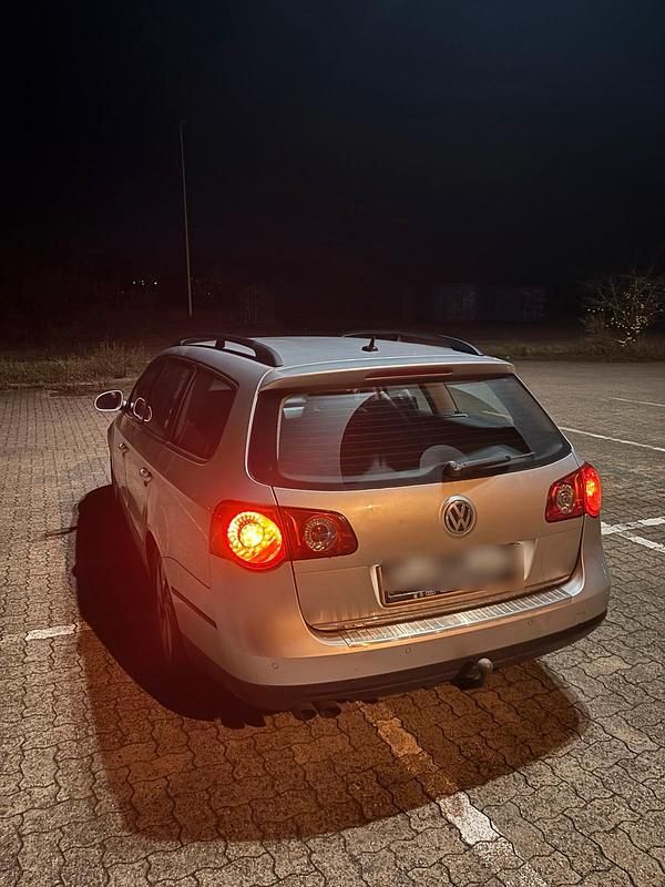 Silber Gebraucht 2010 VW Passat Kombi | 2.899 € (Fairer Preis) - Bild 1/4